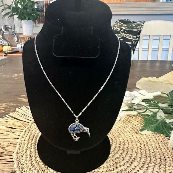 Royal Pacific Vintage Iridescent Paua Shell‎ Necklace Made in New Zealand - Picture 2 of 5